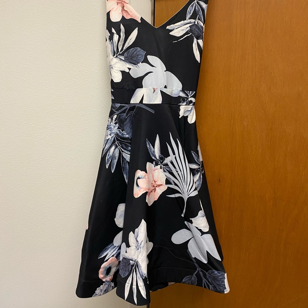 V neck dress, worn once, good condition.